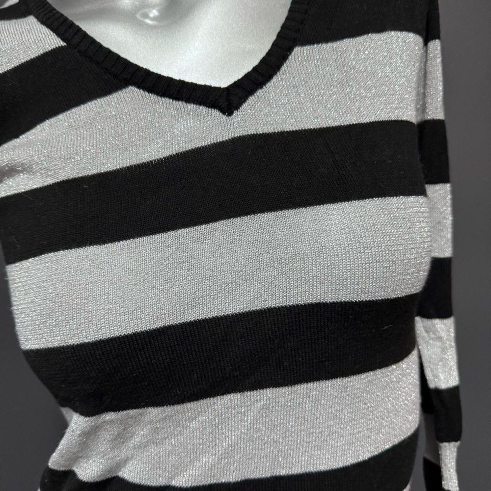 Seductions Y2K UltraFitted V-Neck Longline Striped Sweater - Picture 3 of 4